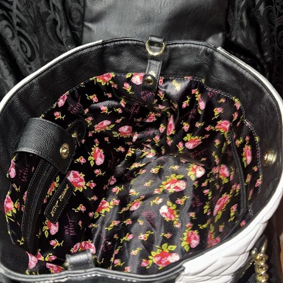 betsy Johnson, hummingbird butterfly  Quilted Tote Bag with removable pouch - Picture 14 of 15